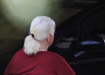 Maior incidência de demência em mulheres pode estar relacionada à desigualdade